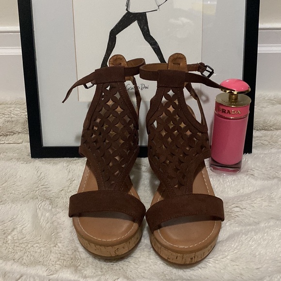 Franco Sarto Wedge - Picture 2 of 5